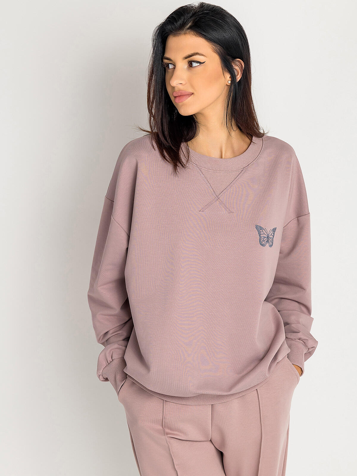 
						Bawełniana bluza z haftem
					