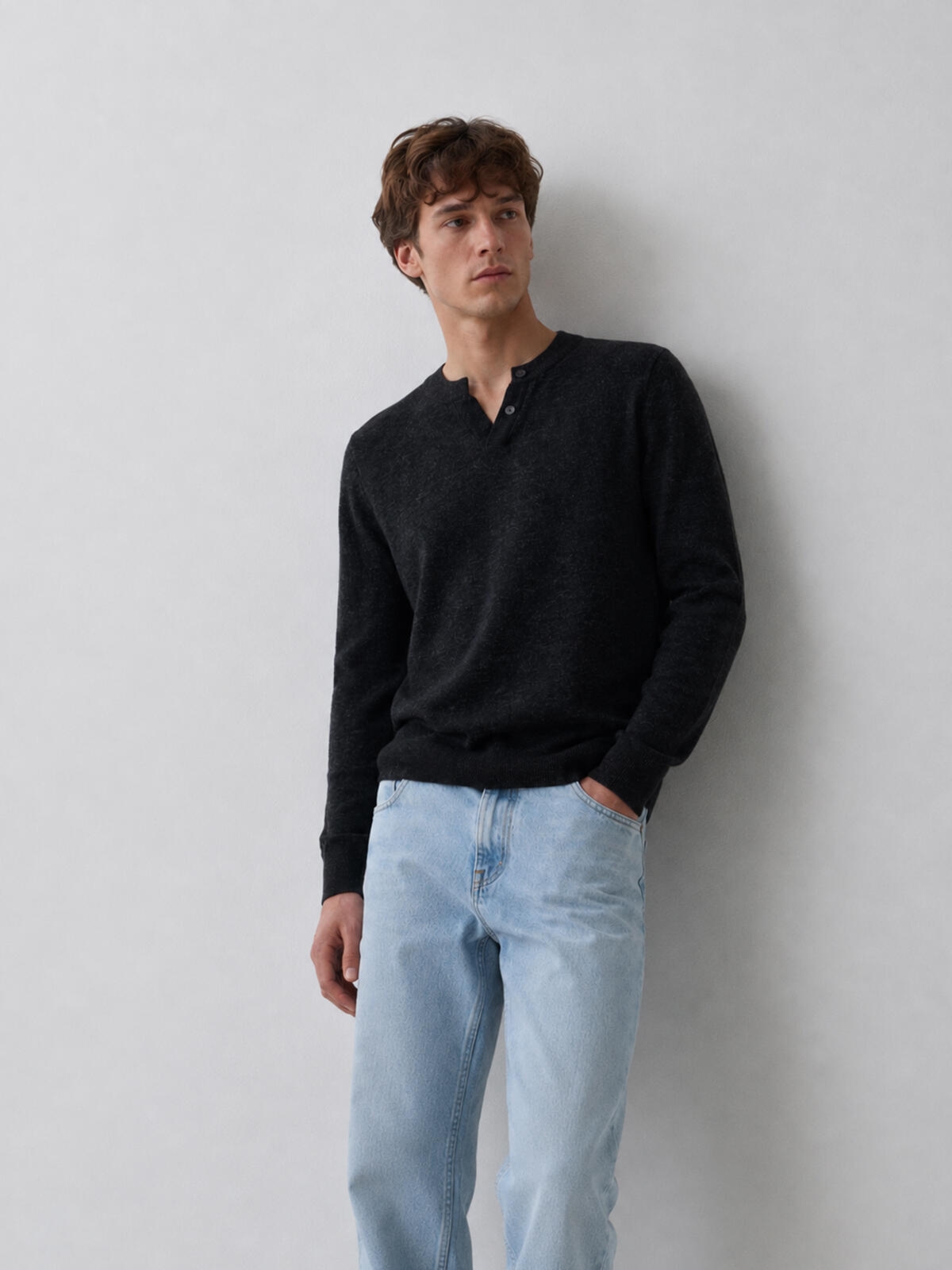 Sweter z dekoltem V