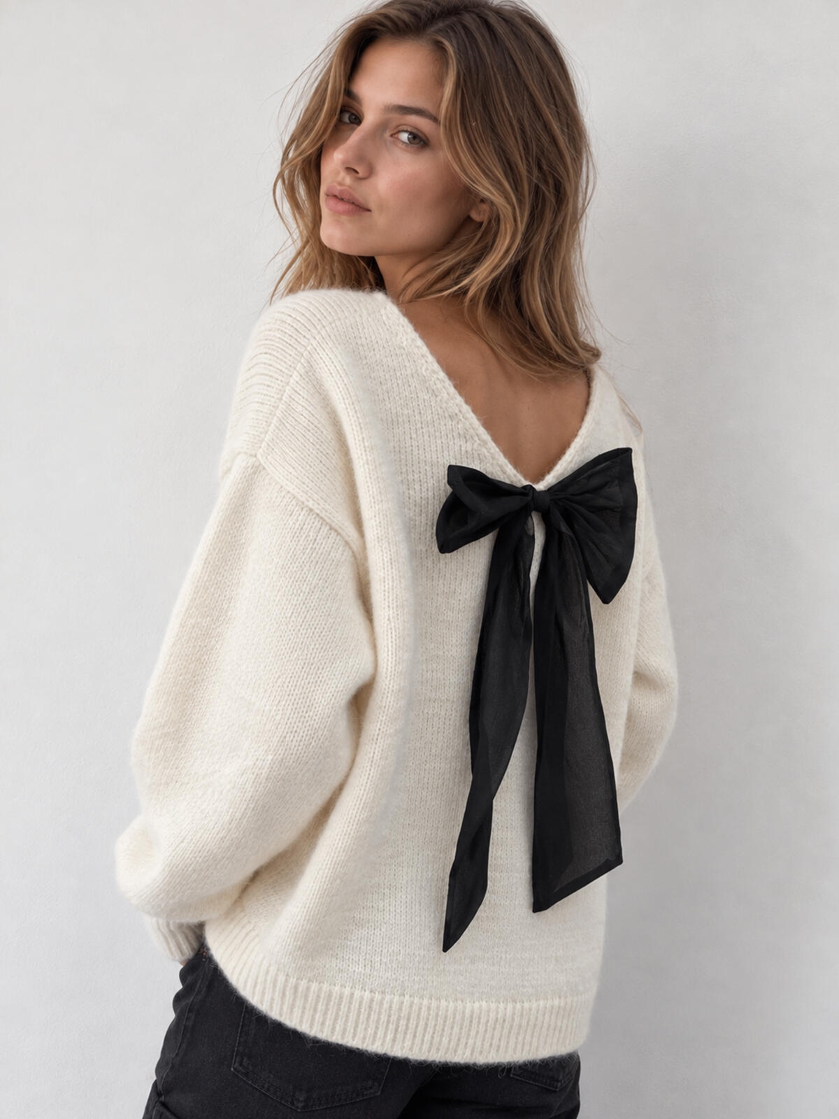 Sweter z ozdobnym tyłem