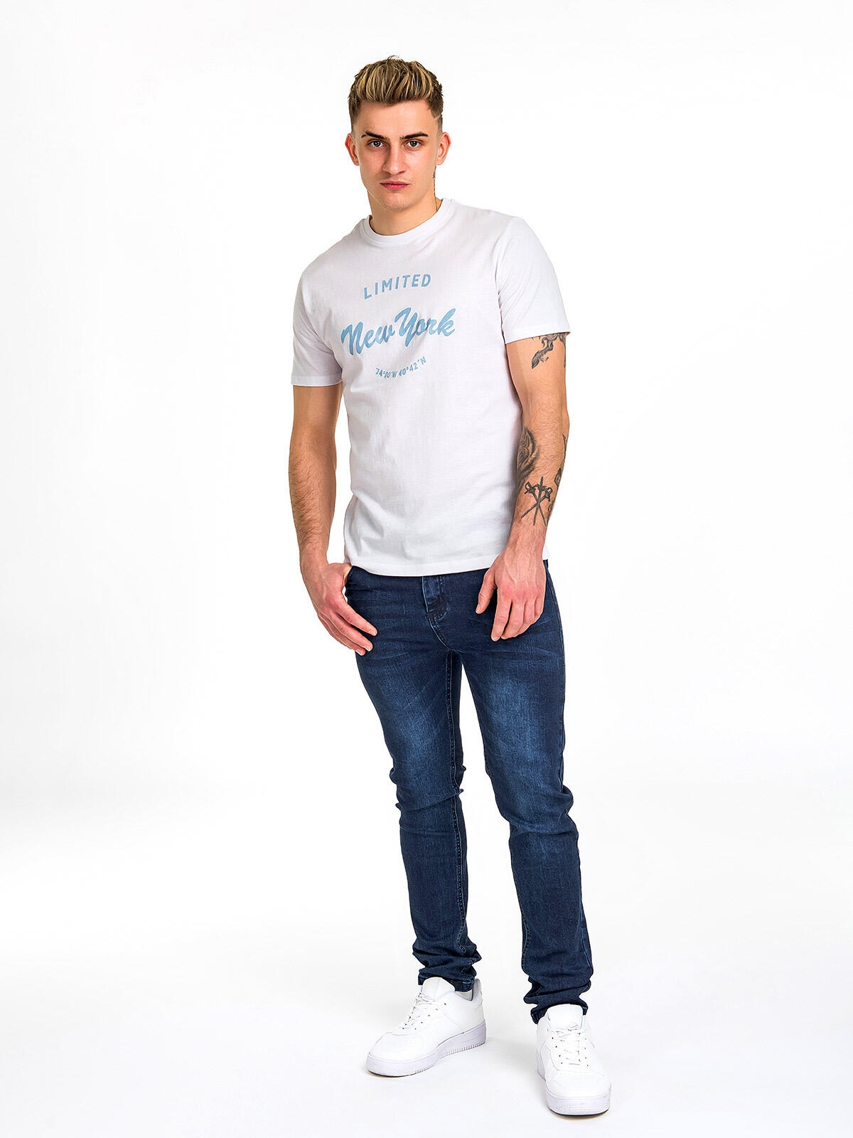 
						T-shirt z nadrukiem
					