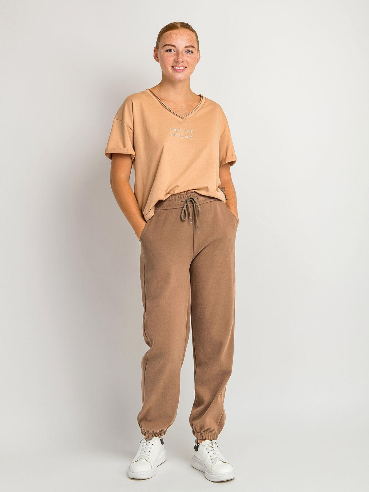 Spodnie damskie ze ściągaczami