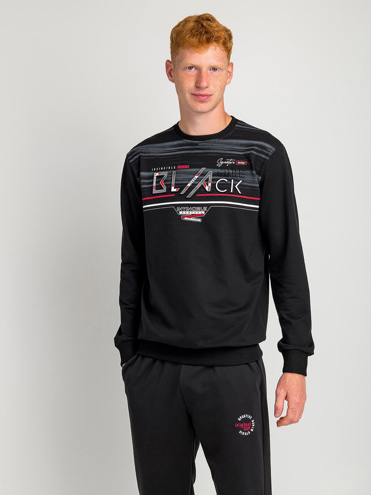 
						Bluza dresowa z tłoczonym wzorem
					