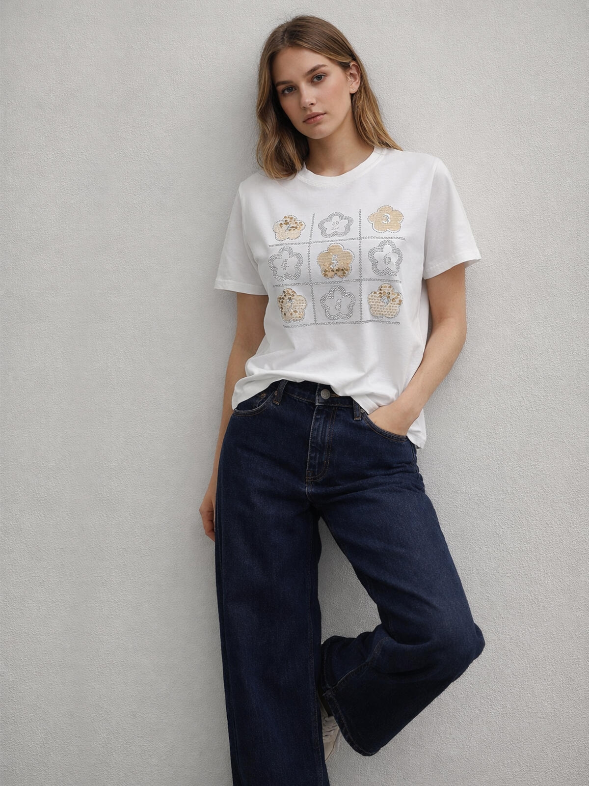 T-shirt z cekinami i kryształkami