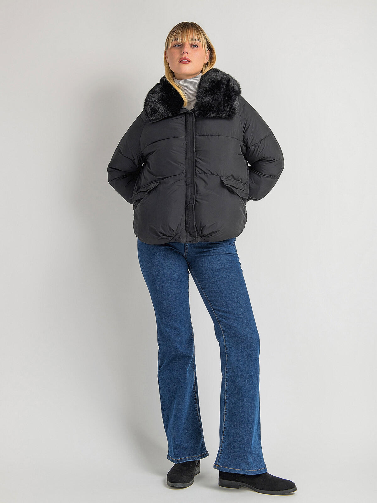 Kurtka z ozdobnym futerkiem