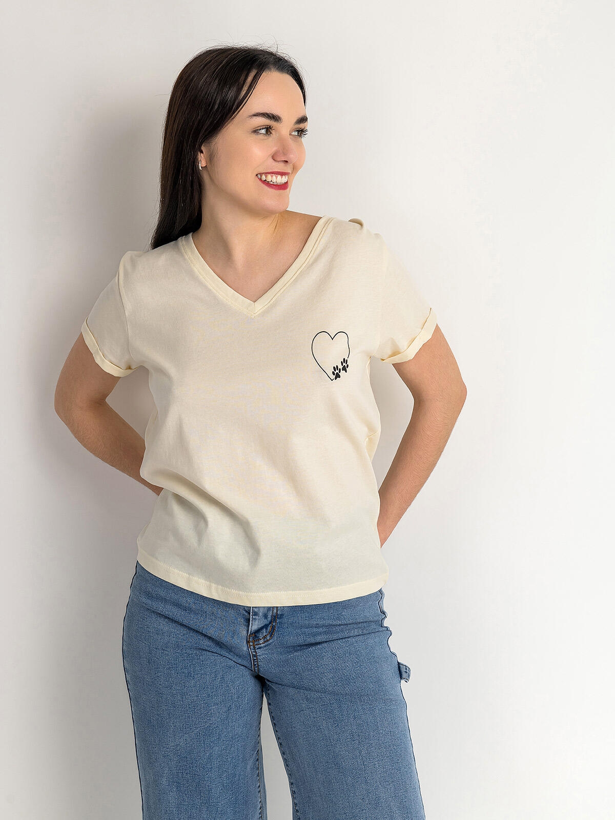 
						T-shirt z dekoltem V
					