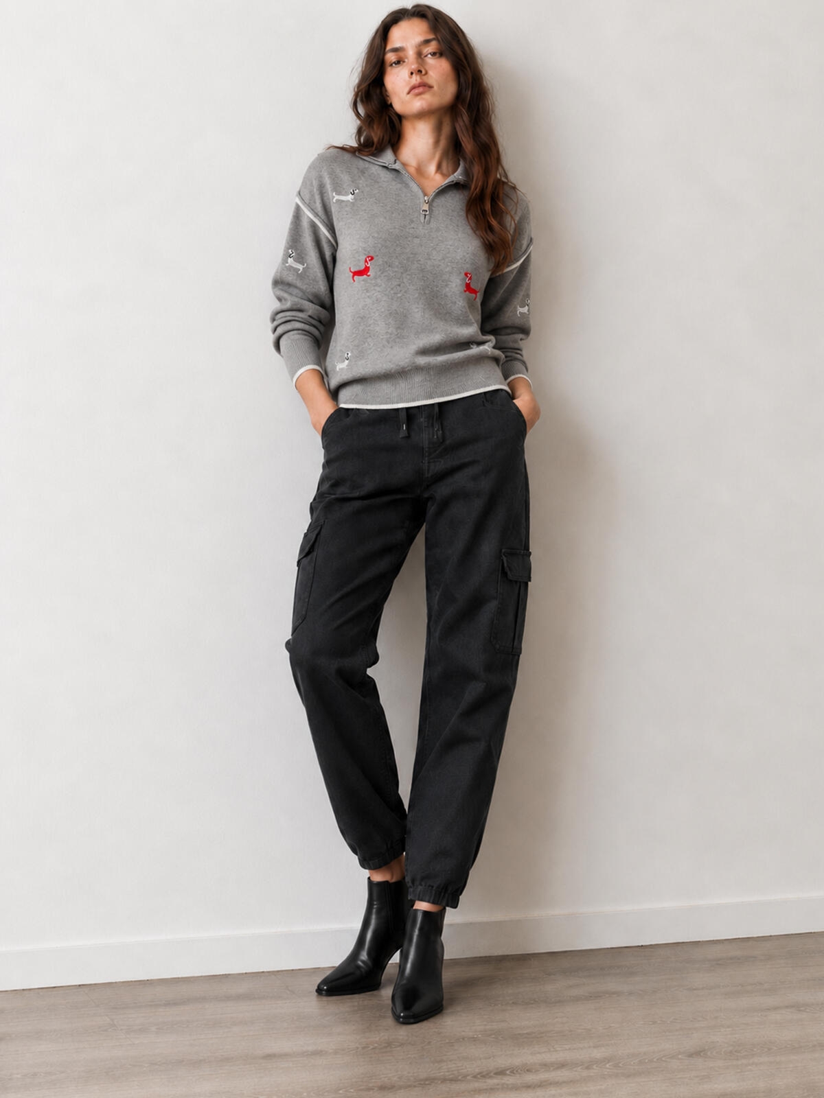 Sweter z haftem