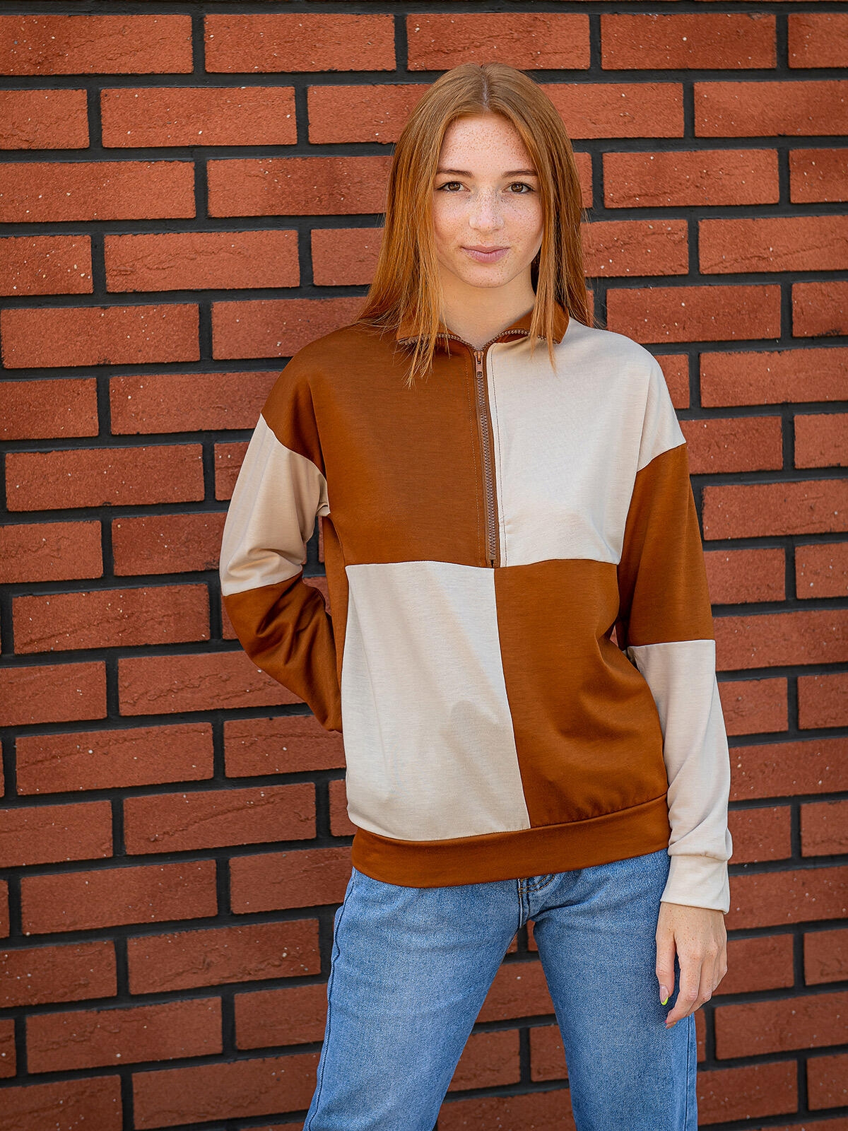Bluza z zamkiem w dekolcie