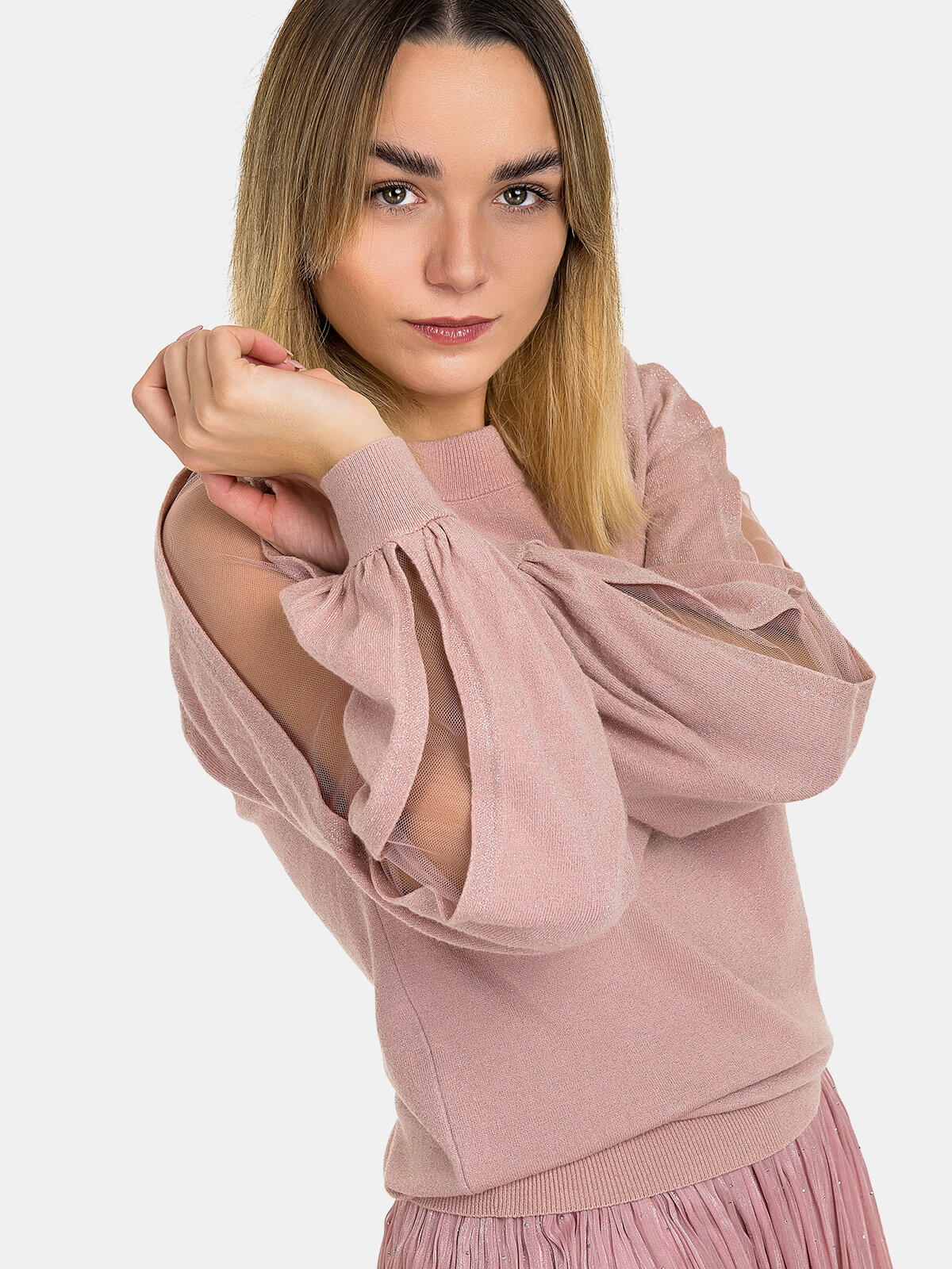 
						Bluzka z transparentnymi wstawkami
					