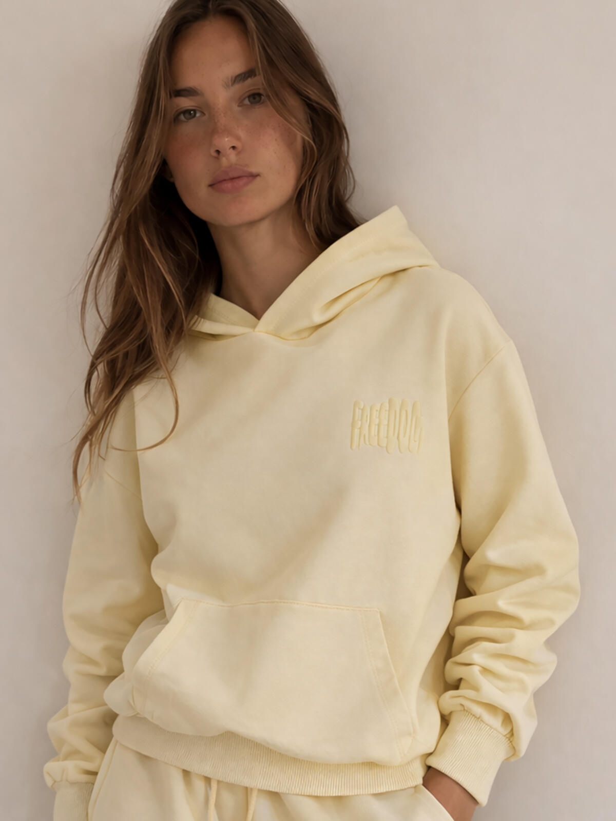 Bluza z ozdobnym napisem