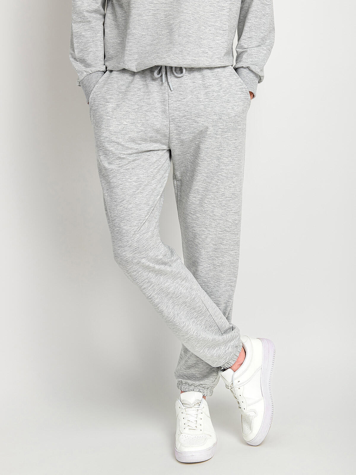 
						Spodnie dresowe BASIC
					