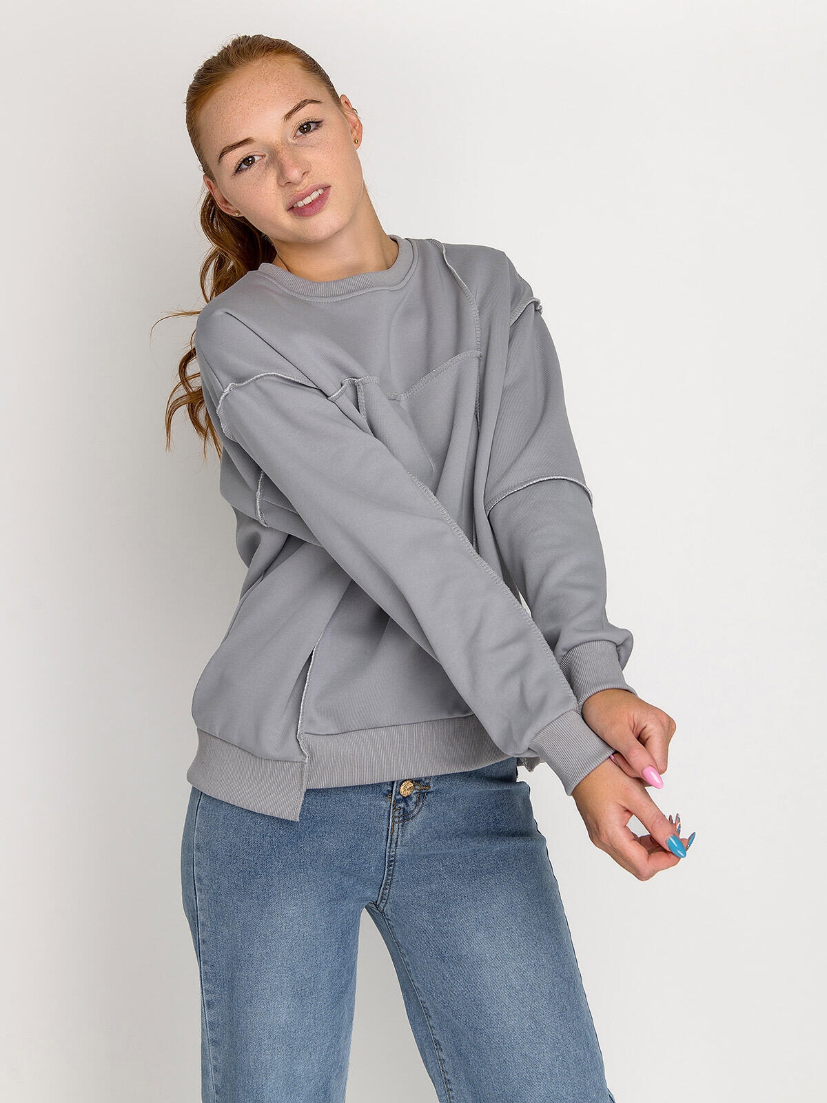Bluza z ozdobnymi przeszyciami