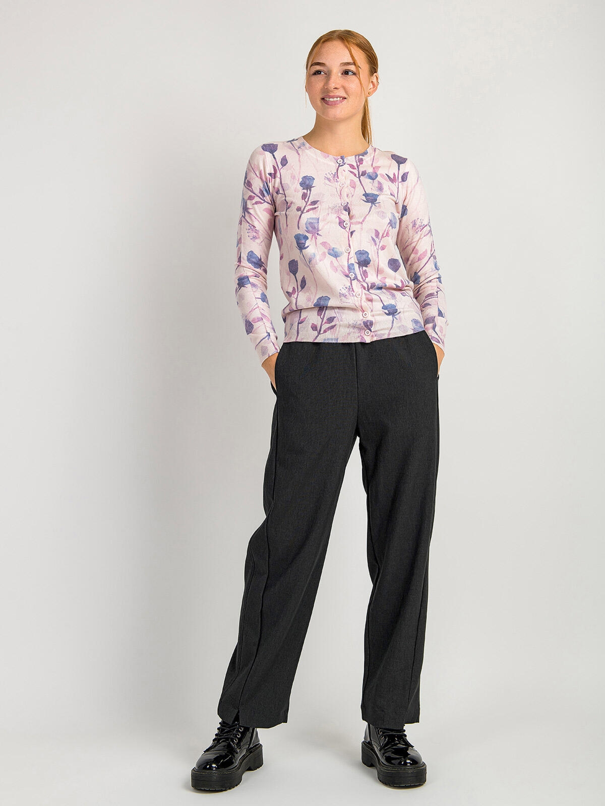 Sweter w kwiatowym wzorze