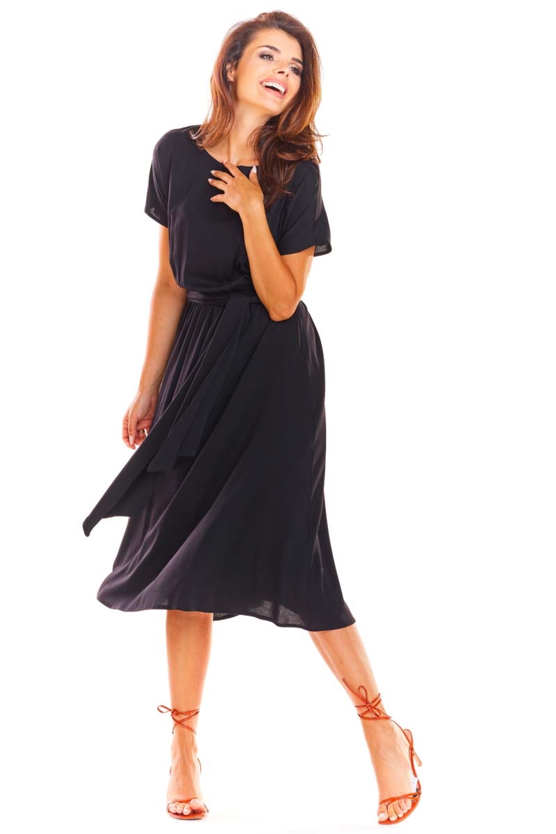 Rozkloszowana sukienka z kimonowym rękawem - czarna - Rozmiar: 40