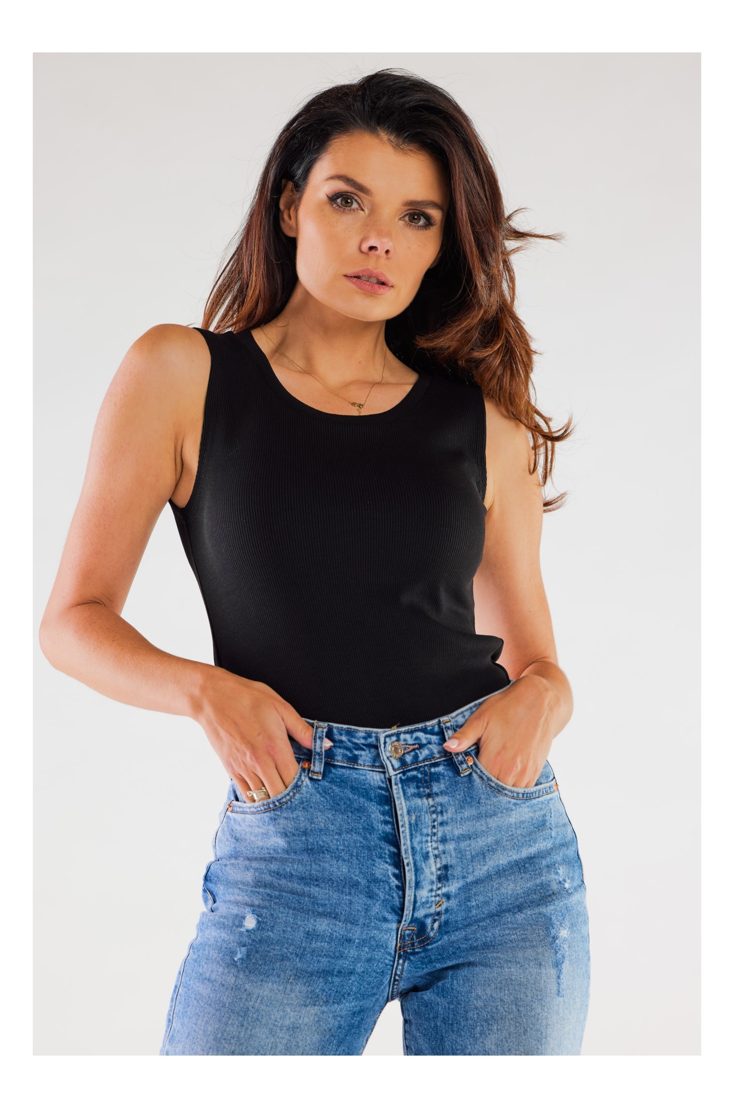 Wygodny top bez rękawów - czarny - Rozmiar: M