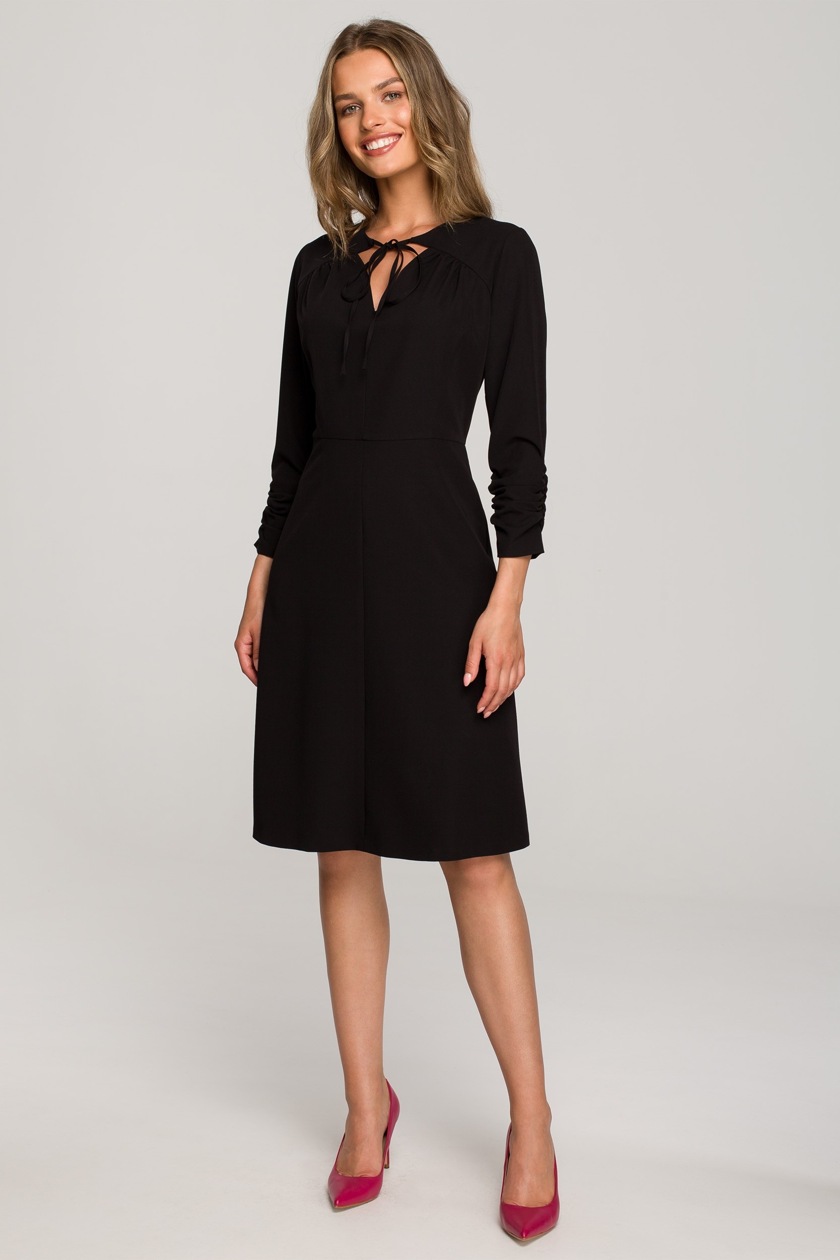 Rozkloszowana sukienka z wiązanym dekoltem - Czarna - Rozmiar: XXL