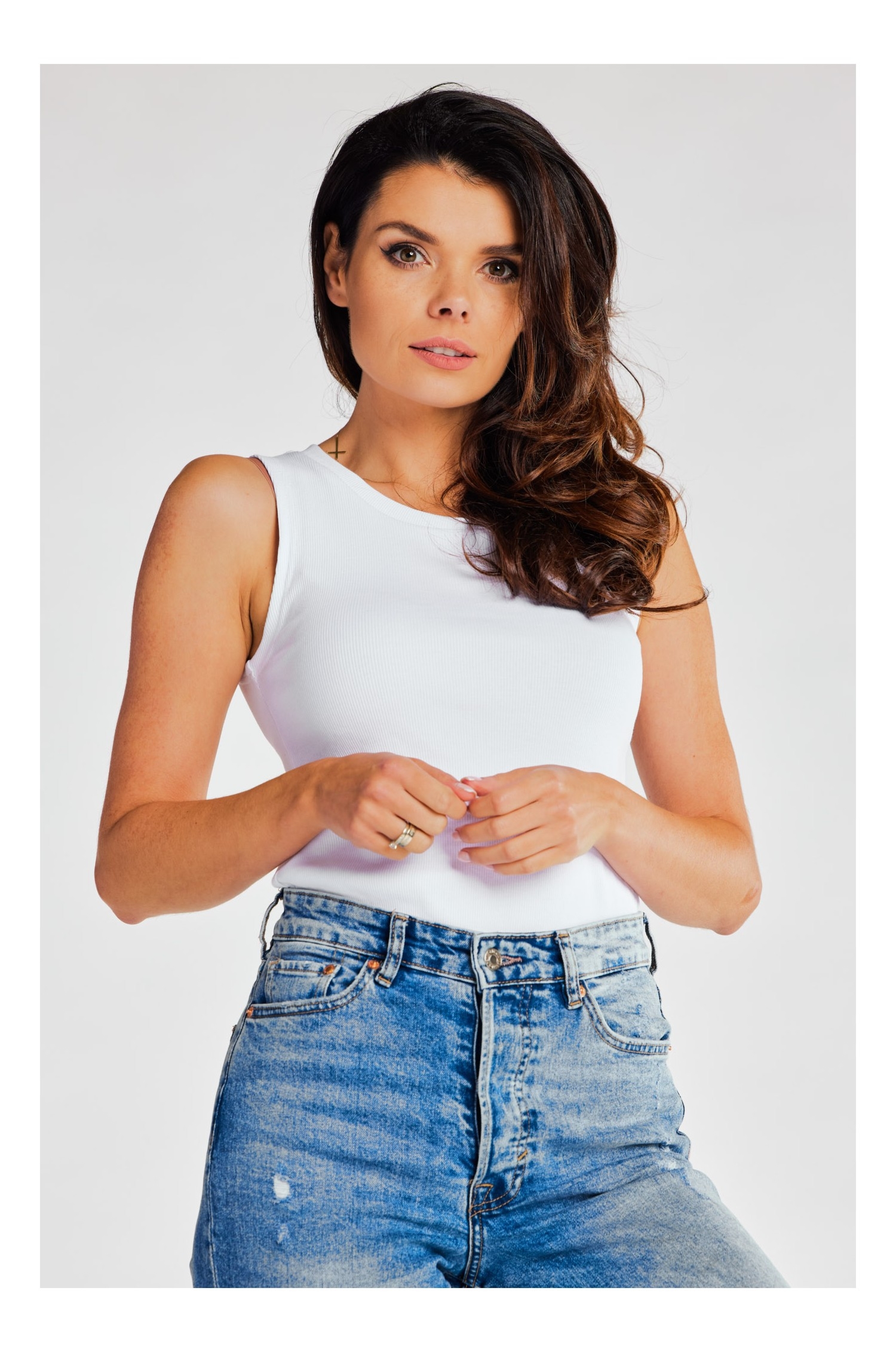 Wygodny top bez rękawów - biały - Rozmiar: L