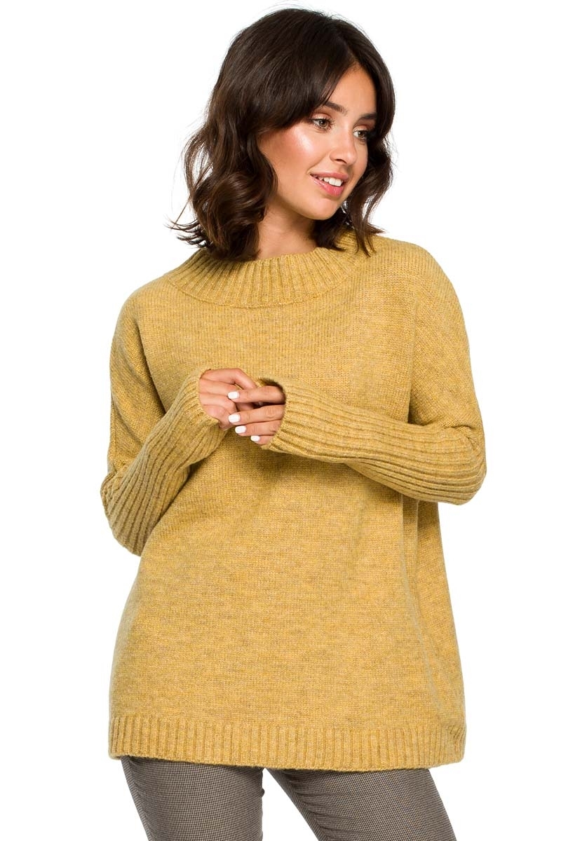 Sweter oversize z niewielką stójką - musztardowy