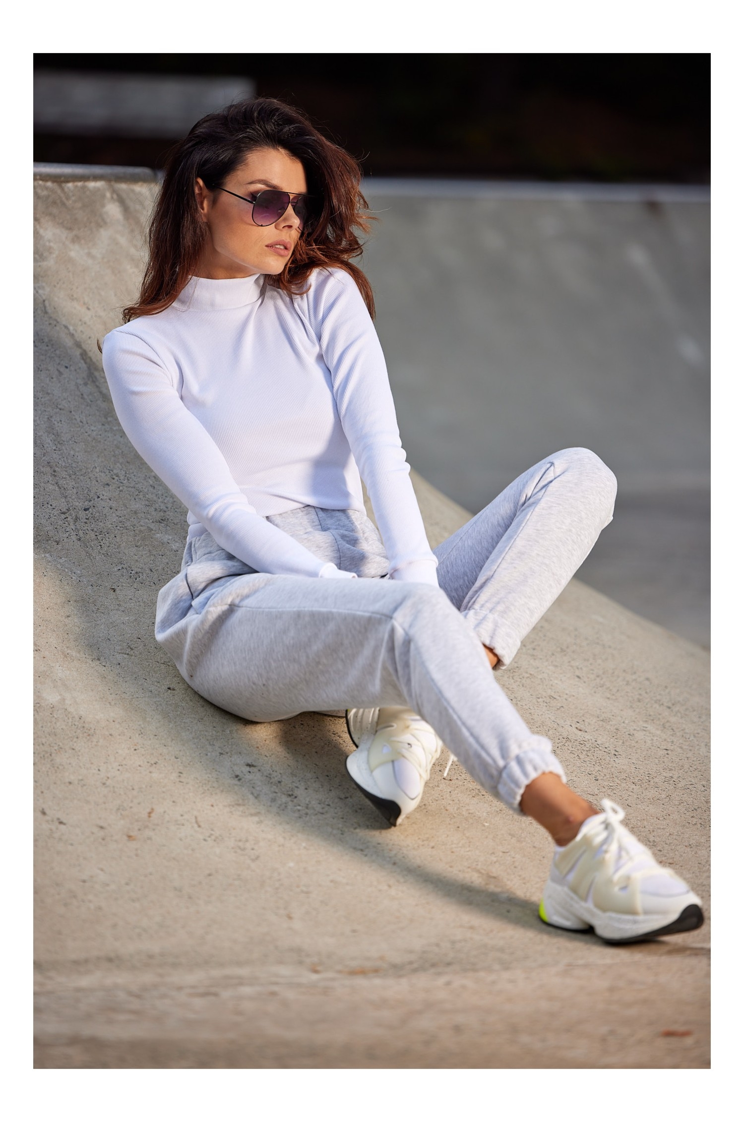 Bawełniane spodnie o luźnym kroju - szare - Rozmiar: M