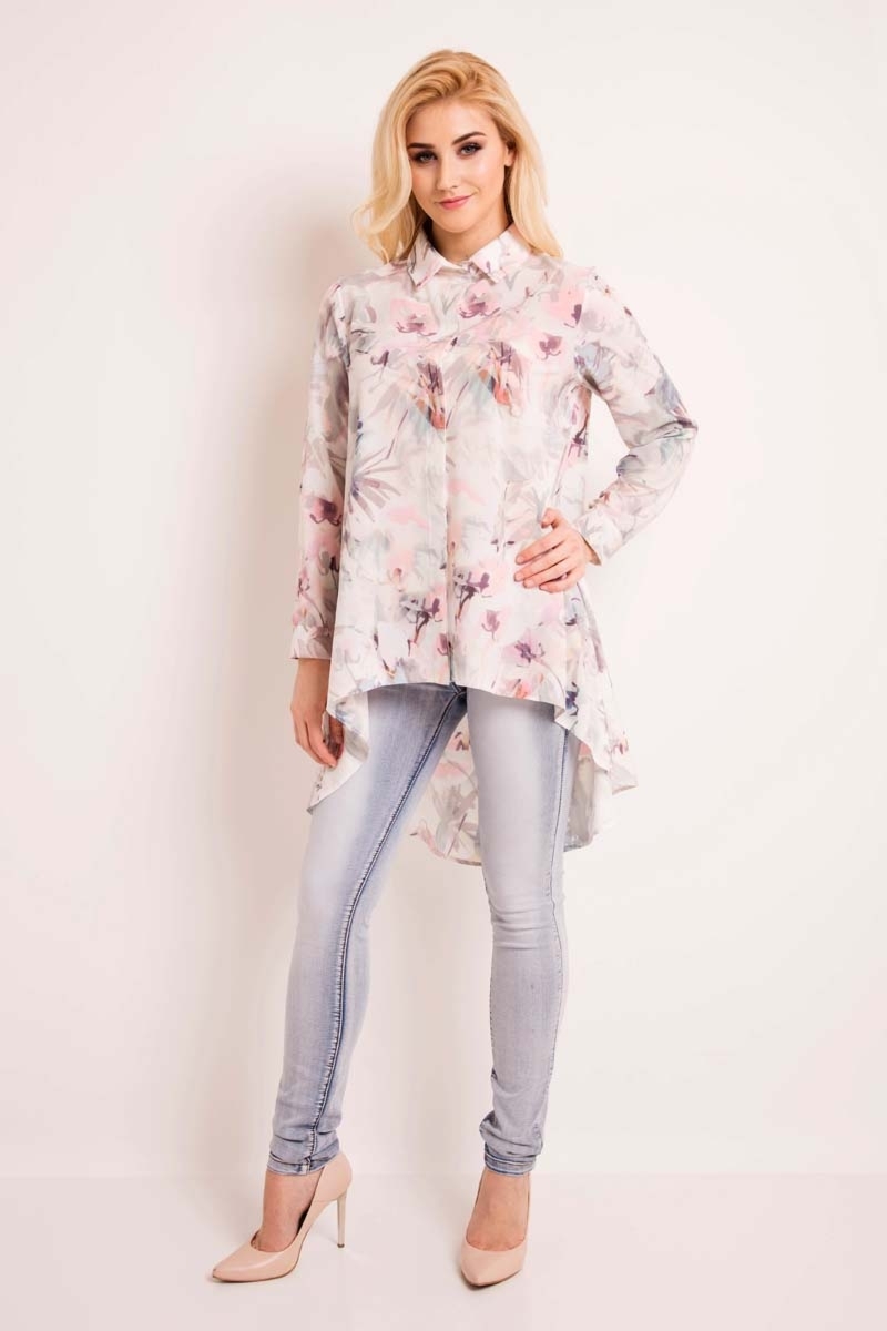 Koszula w kwiaty z przedłużonym tyłem - jasne kwiaty - Rozmiar: L