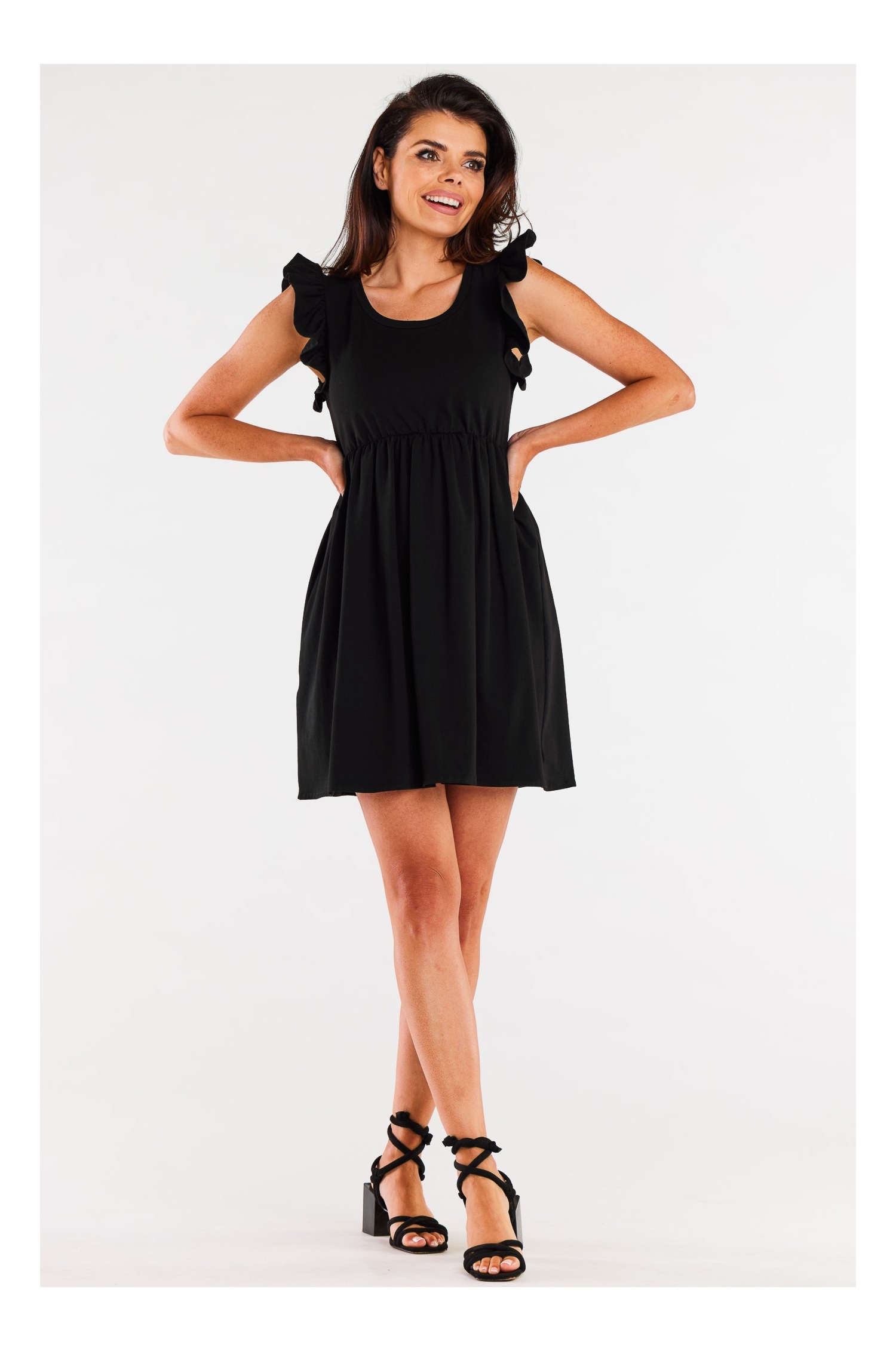 Krótka sukienka z falbankami na ramionach - czarna - Rozmiar: M