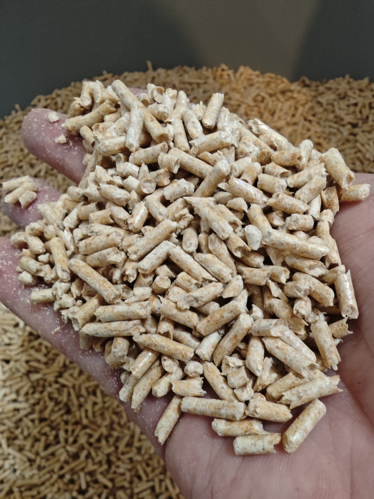 80  litrów 50kg AnimaxKot Golden Line 3mm ,  żwirek zbrylający dla kota peletka 3mm !!! zestaw 4 worków . Wysyłka w cenie, 2 kartony.