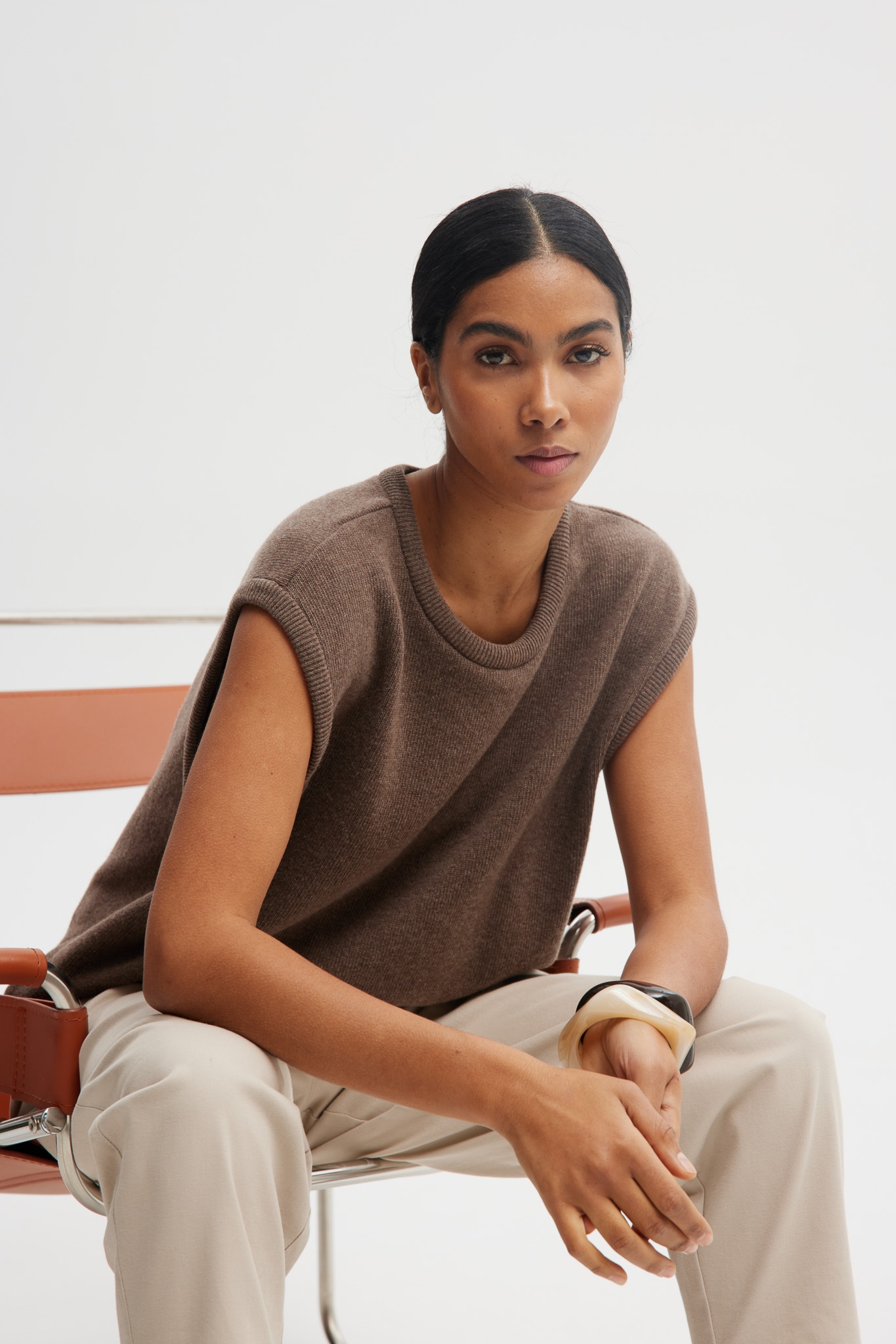 WEŁNIANA KAMIZELKA LAURA BRĄZOWA S - Flawless