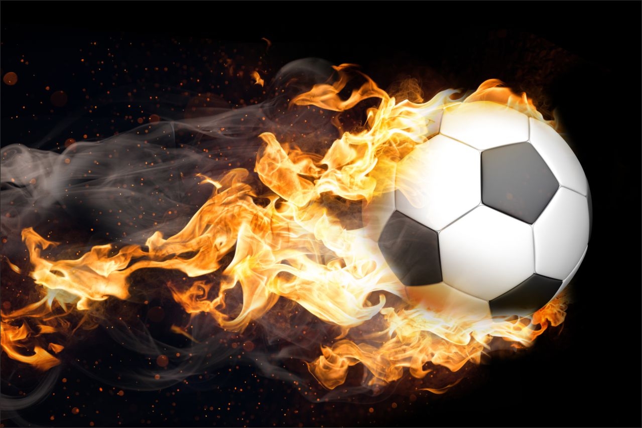 Fototapeta dla dzieci piłka nożna w płomieniach na czarnym tle 3196A