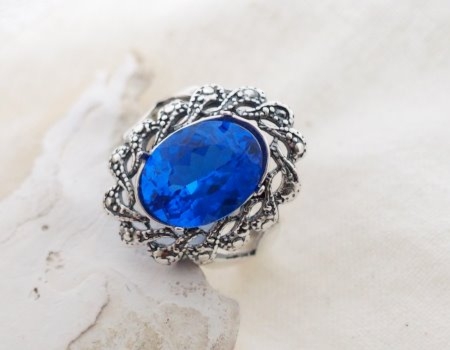 srebrny pierścionek Błękitny szafir z Cejlonu