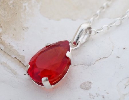 Płomień Namibu wisiorek z naturalnym granatem