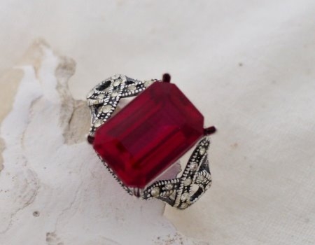 Płomień Mozambiku Pierścionek z Naturalym rubinem