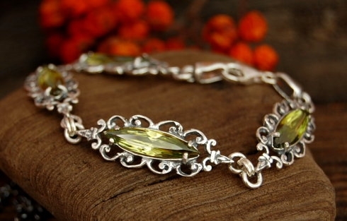 Image of BOSU - srebrna bransoletka z oliwinem