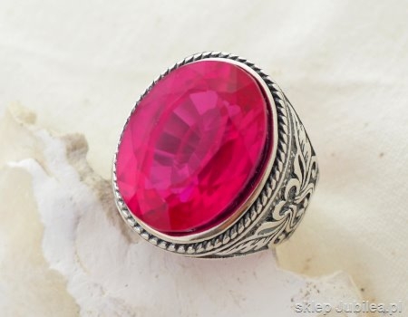 Srebrny Sygnet: Klejnot Cejlonu - Naturalny Spinel