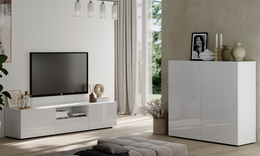 Komoda wysoka z drzwiami biała połysk 121 cm Corda