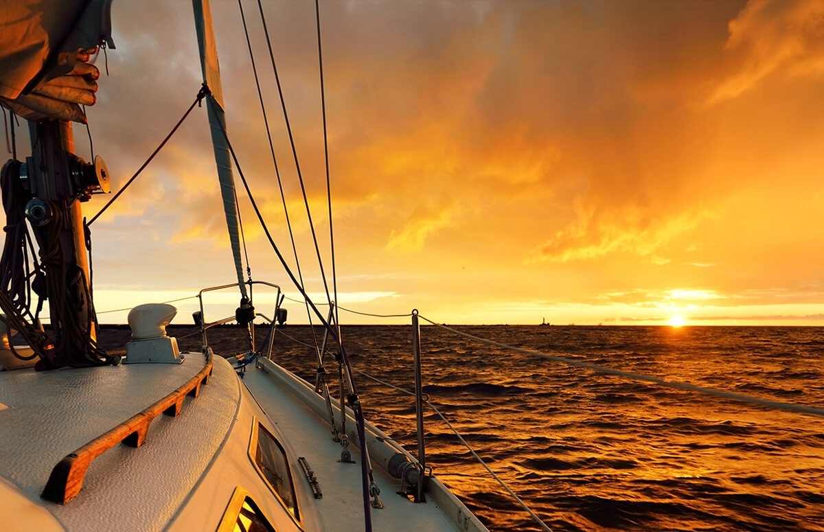 Image of Rejs po morzu o zachodzie słońca