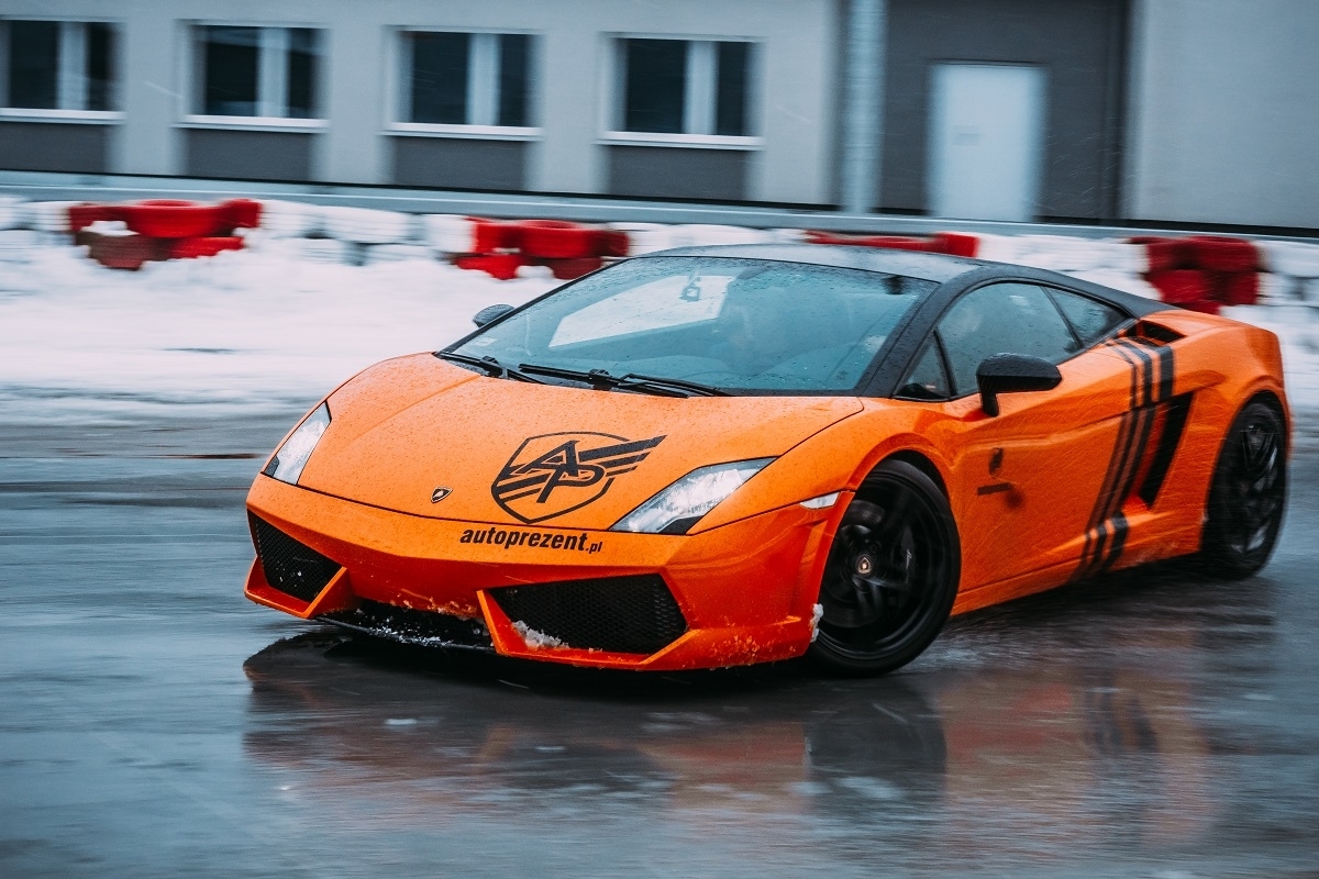 Image of Lamborghini Gallardo - jazda po płycie poślizgowej