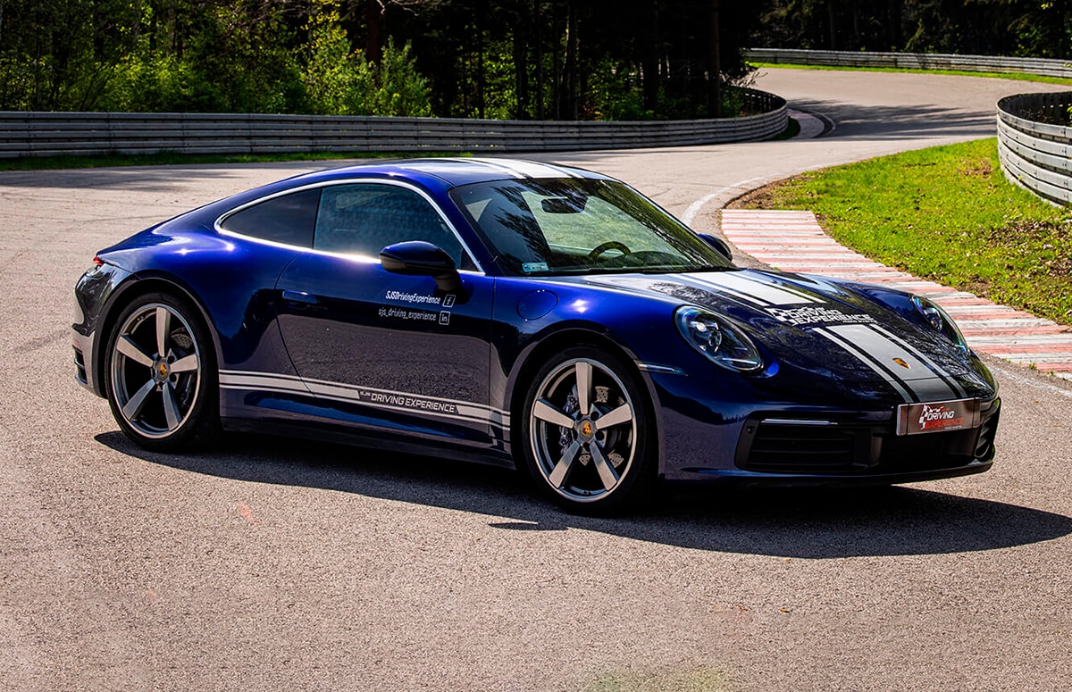 Image of Przejazd Porsche 911 po torze wyścigowym