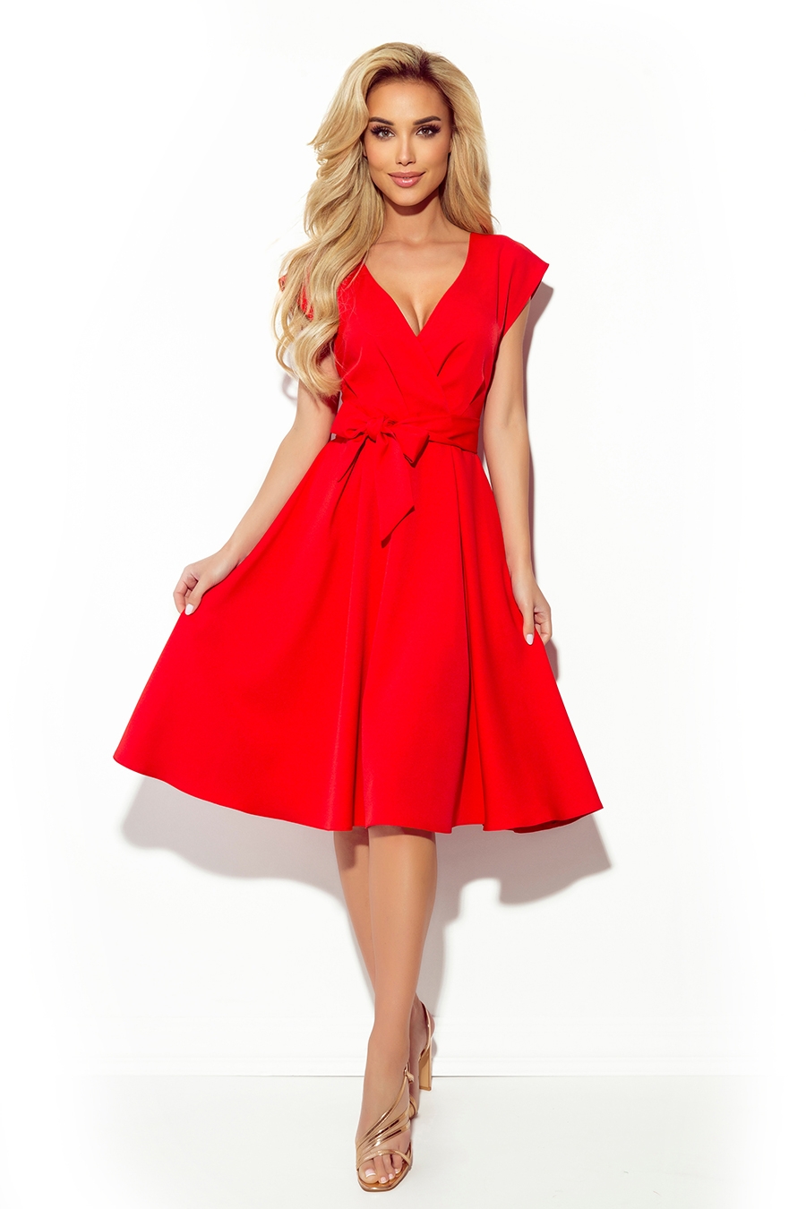 Image of Ultrakobieca Sukienka z Kopertowym Dekoltem - Czerwona