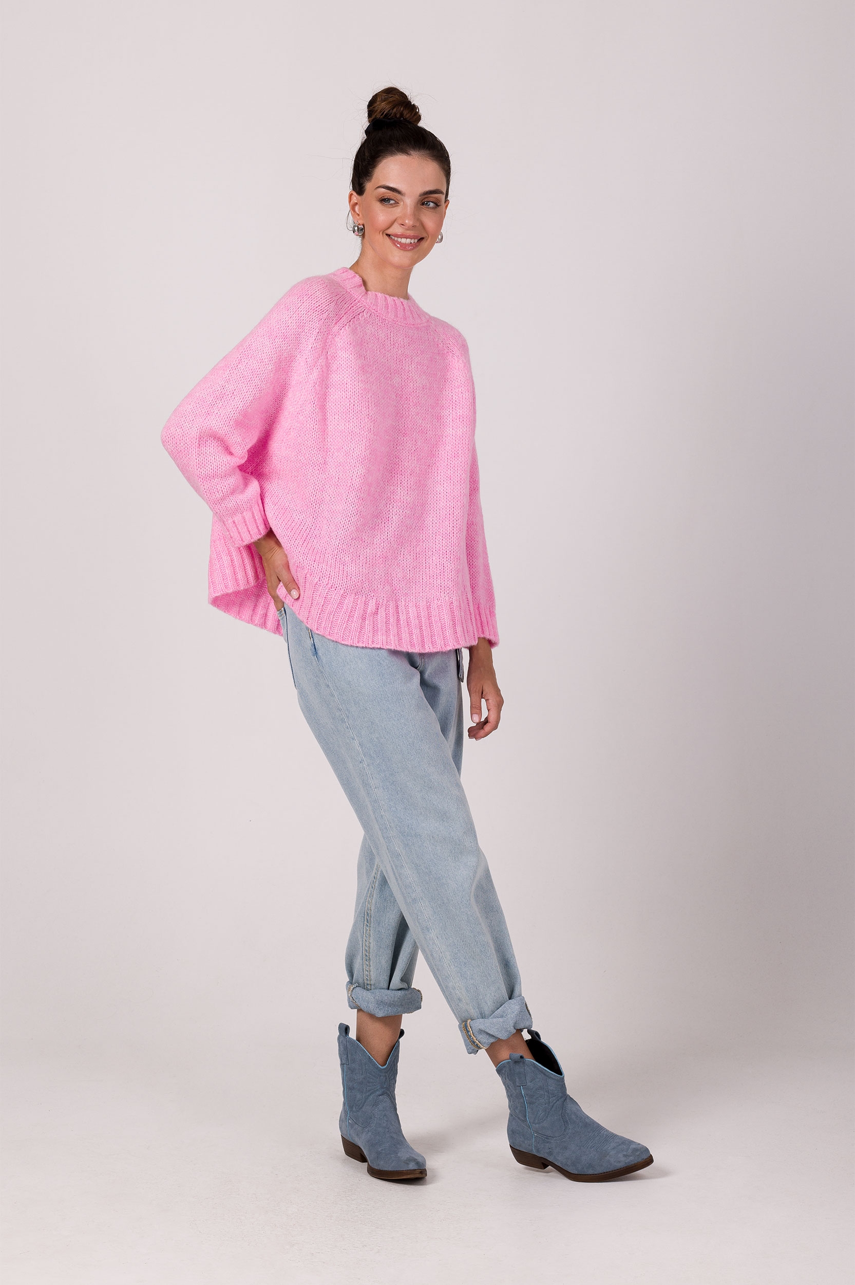 Image of Sweter Oversize z Nietoperzowym Rękawem - Różowy