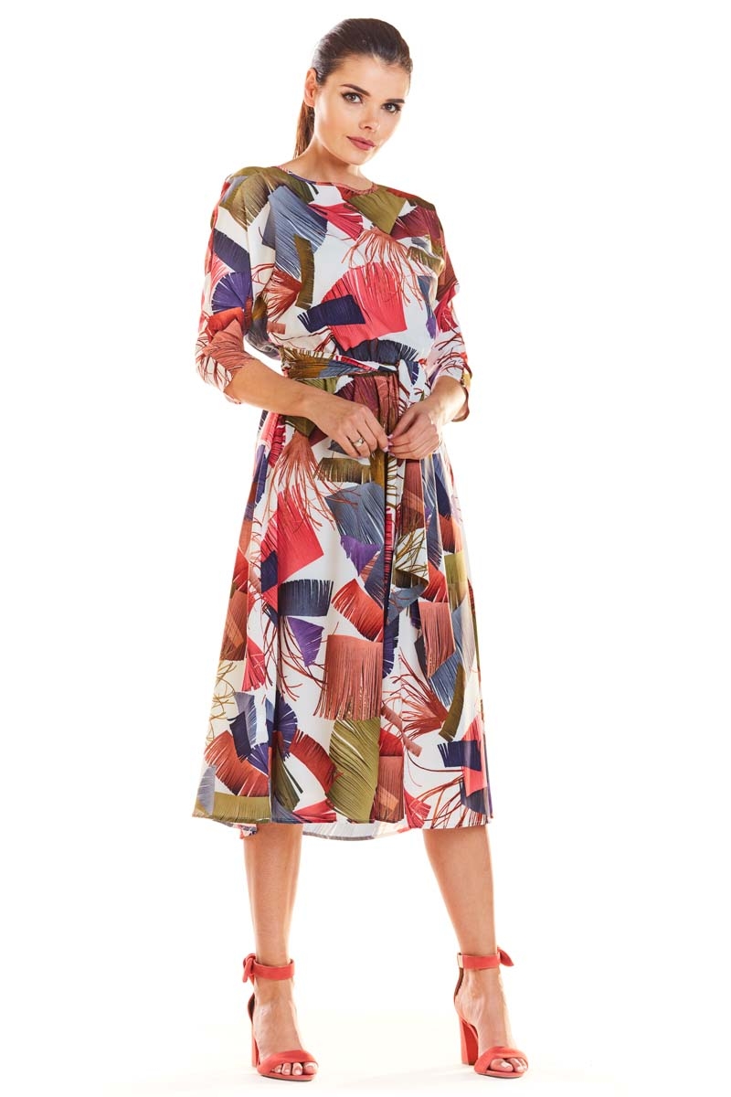 Image of Klasyczna Rozkloszowana Sukienka z Kolorowym Wzorem