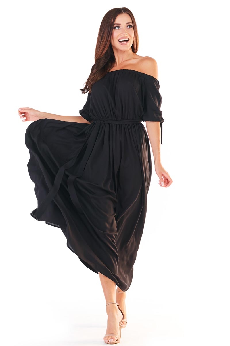 Image of Czarna Długa Sukienka z Hiszpańskim Dekoltem
