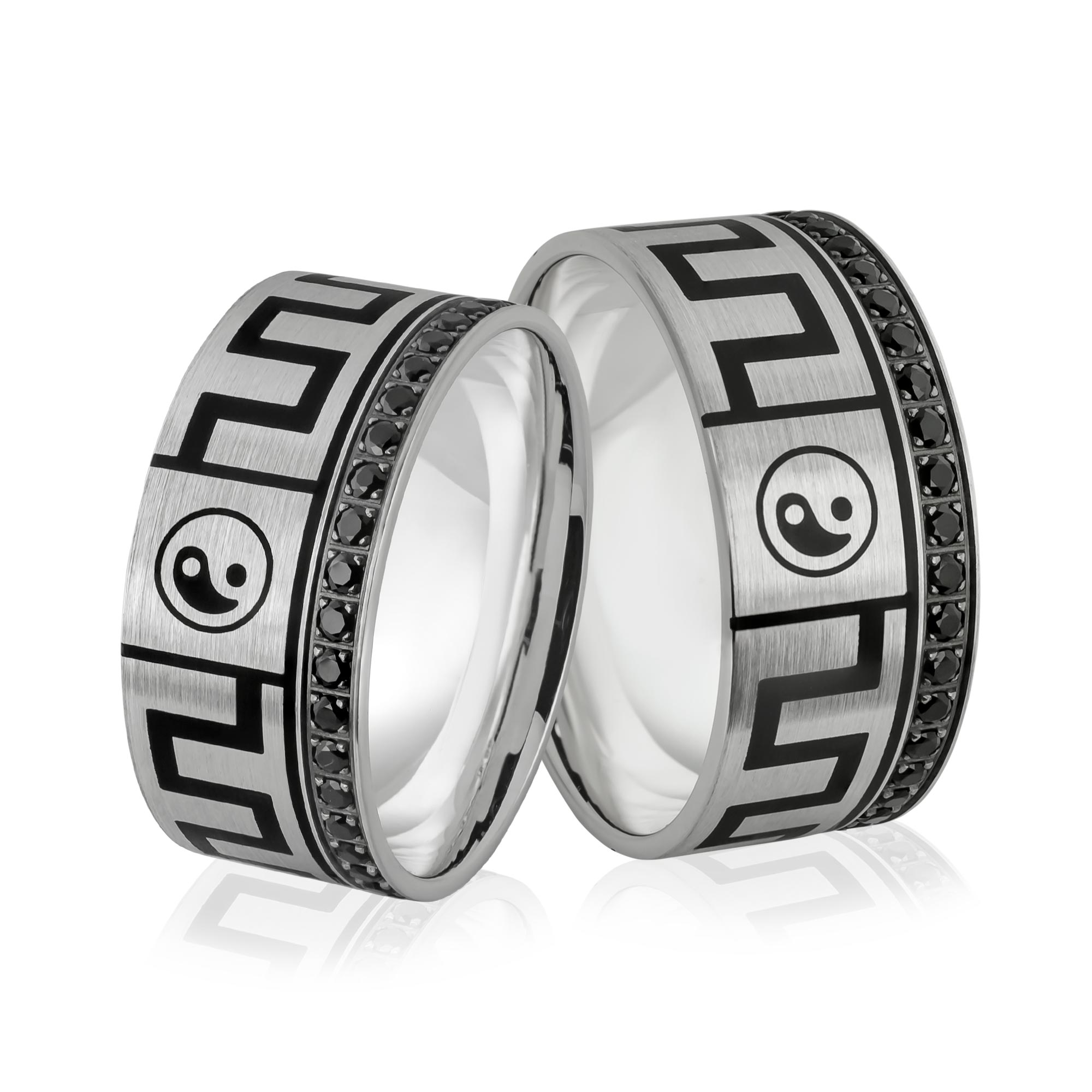Obrączki srebrne z czarnymi cyrkoniami i znakami równowagi yin i yang - wzór ag-381