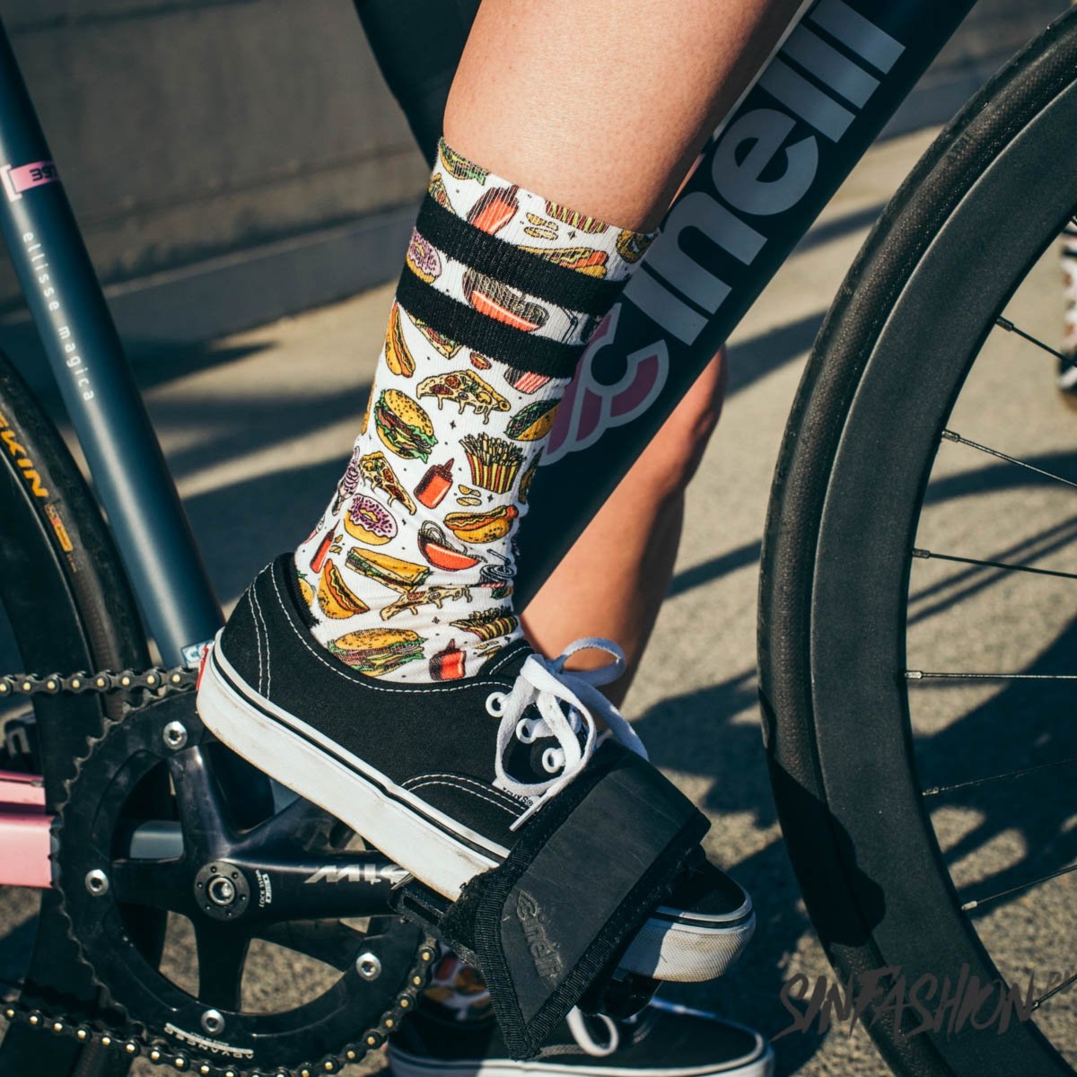 Skarpetki American Socks Junk Food Mid High Signature