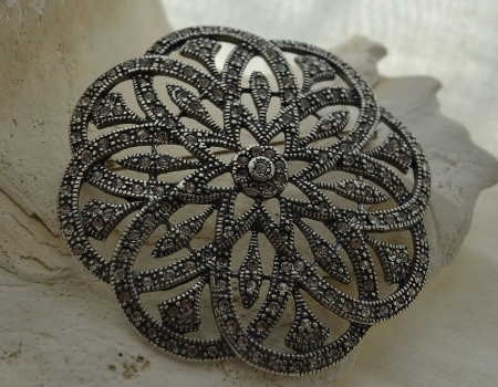 Image of BALERINA - srebrna brosza z kryształami