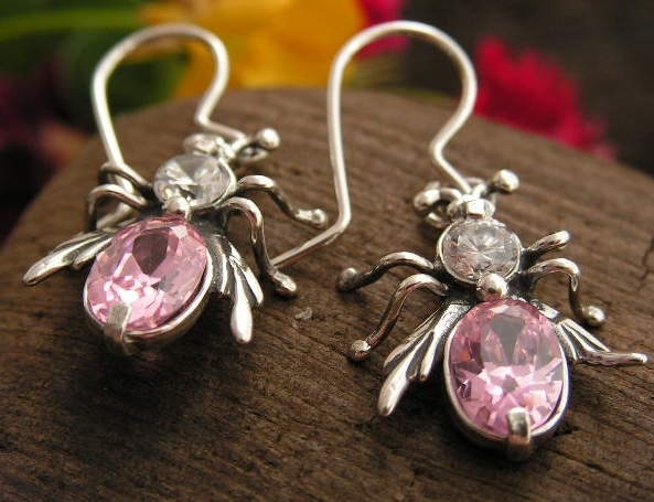 Image of WŁADCA MUCH - srebrne kolczyki z różowym kryształe