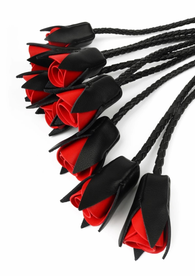 Hidden Desire Genuine Leather Roses Whip elegancki bat z rączką i motywem róż, czarny