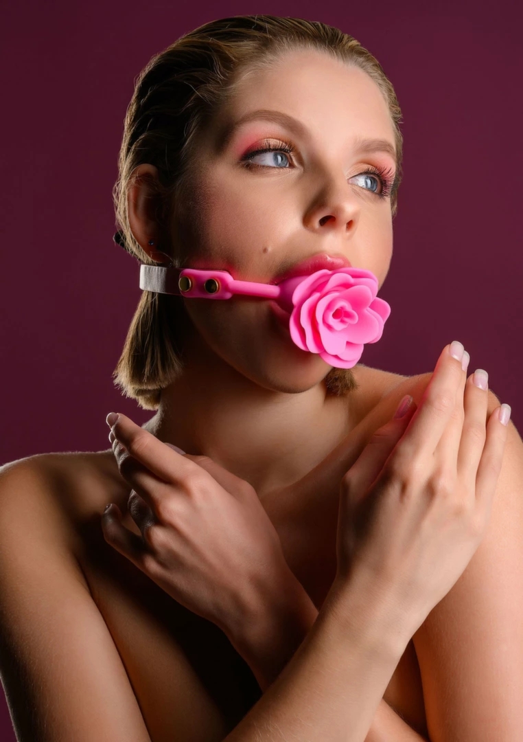 Taboom Malibu Rose Ball Gag silikonowy knebel z motywem roży i regulowanym paskiem
