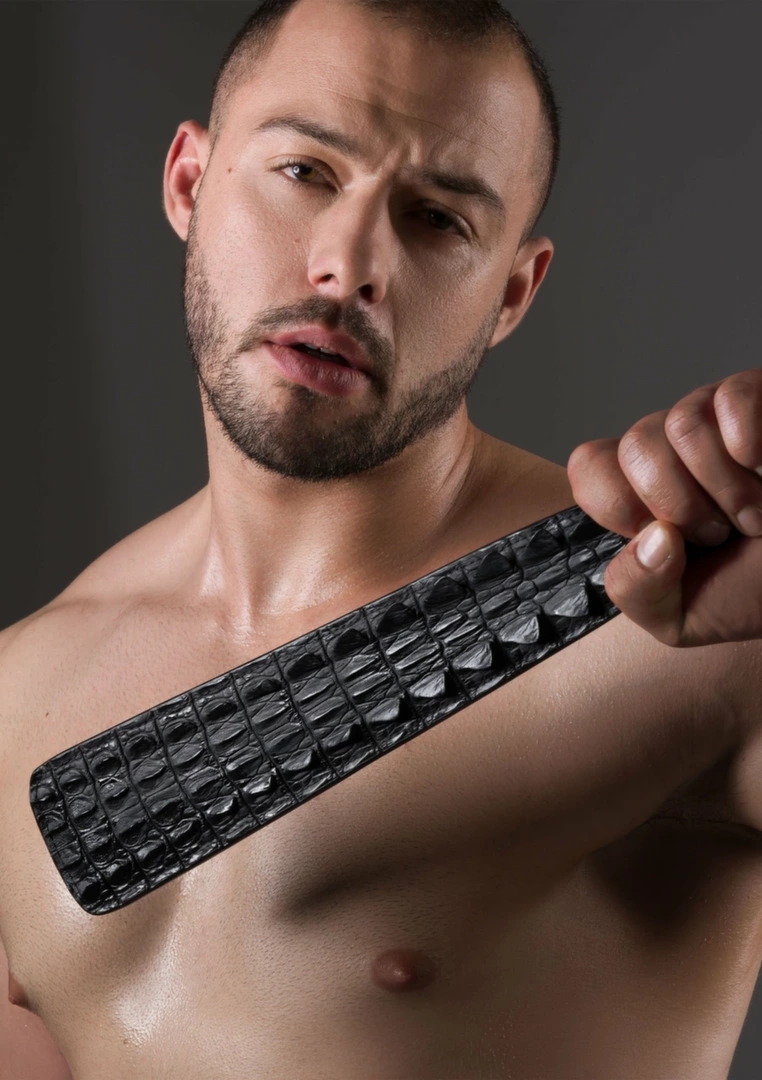 AVANZA FEROS Croc-Embossed Paddle skórzana packa z tłoczeniem krokodyla, ergonomiczny uchwyt