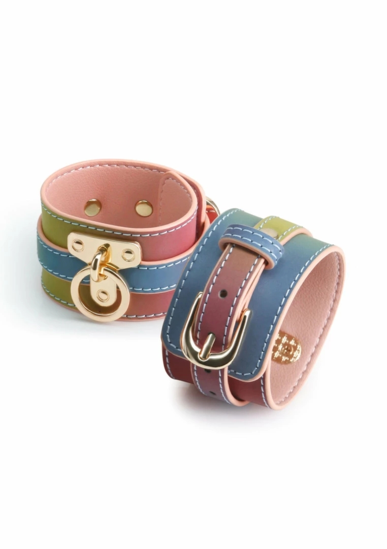 Spectra Bondage Wrist Cuff czarne mankiety na nadgarstki z regulacją i metalowymi elementami