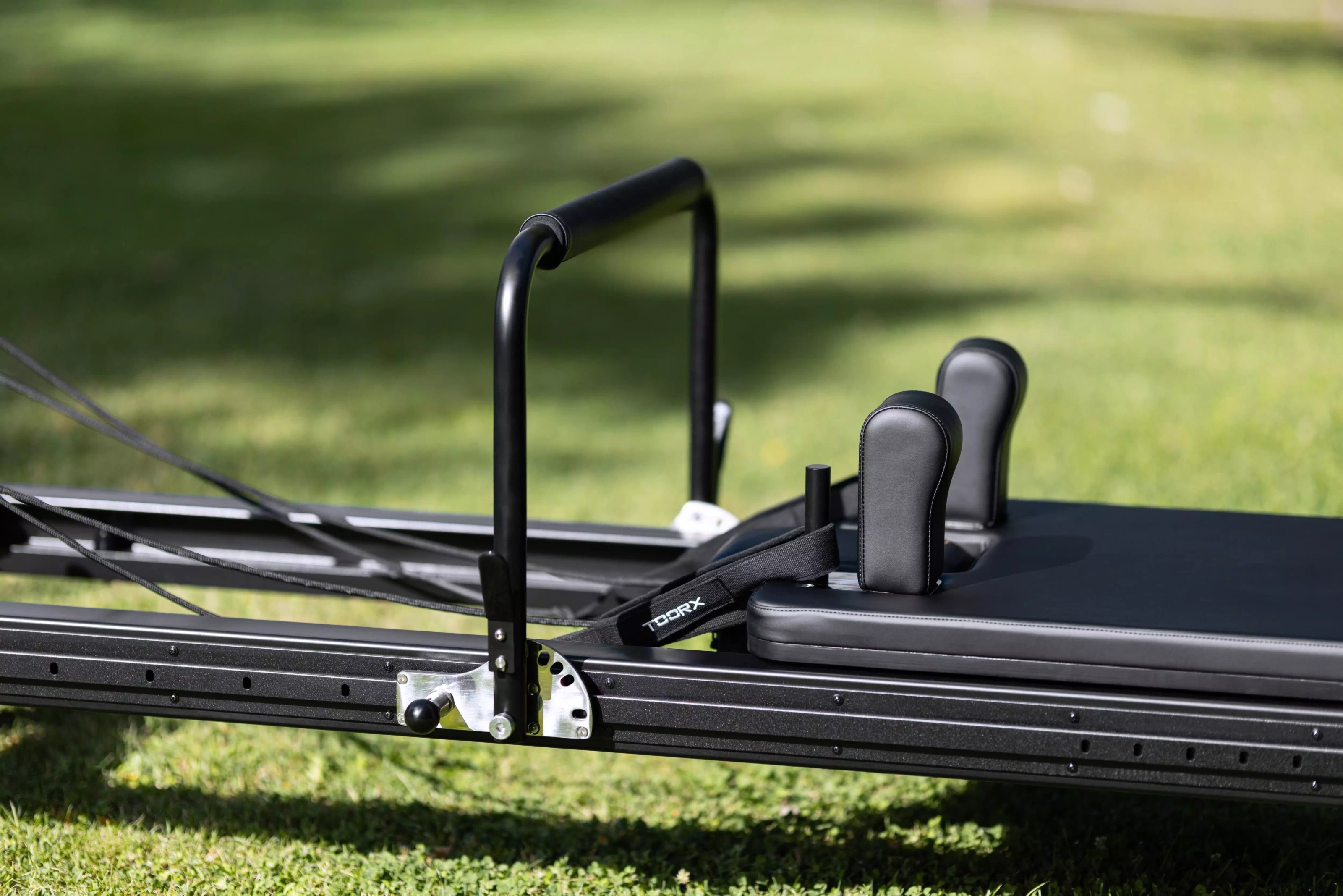 Reformer do Pilatesu PTX8000 Aluminiowy (Full Track) Toorx Liveness - ��ko do Pilatesu Black Pearl (PTX-8000BP)