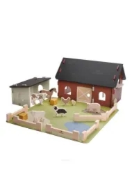 Farma drewniana Zwięrzątka na wsi